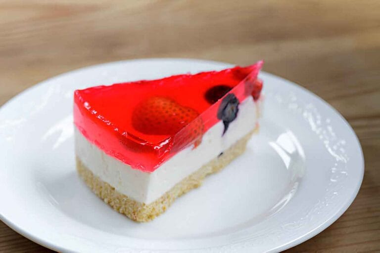 Strawberry Cheesecake Cake