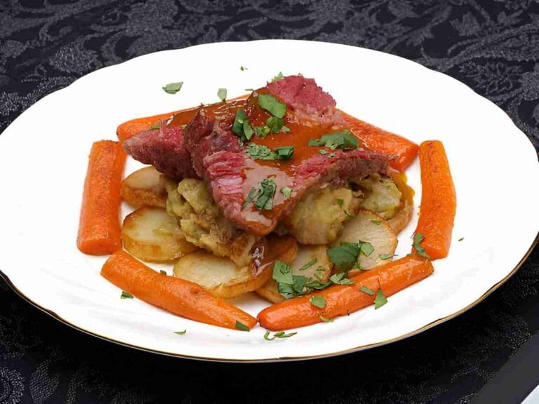 Braised Corned Beef with Vegetables​