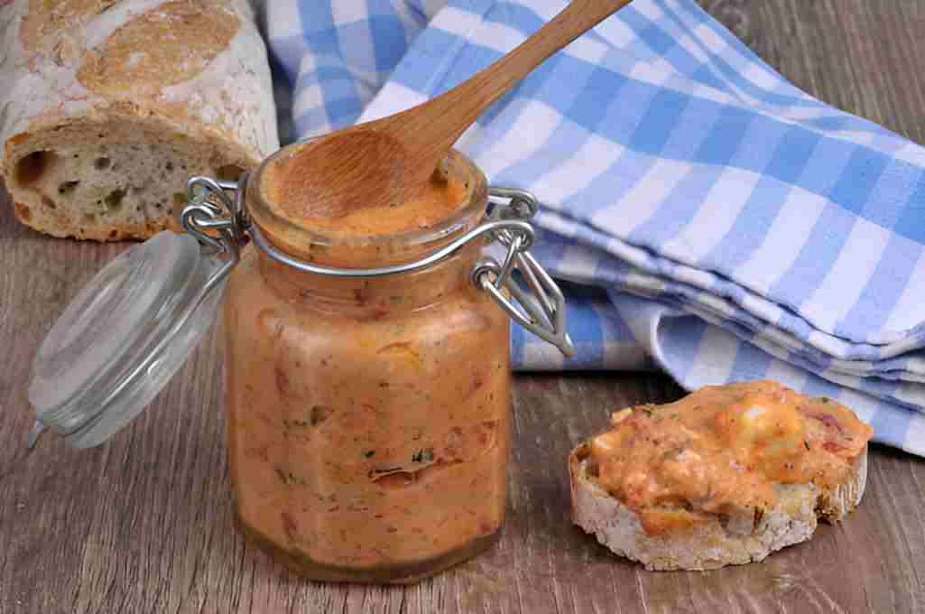 Creamy Tomato and Feta Dip