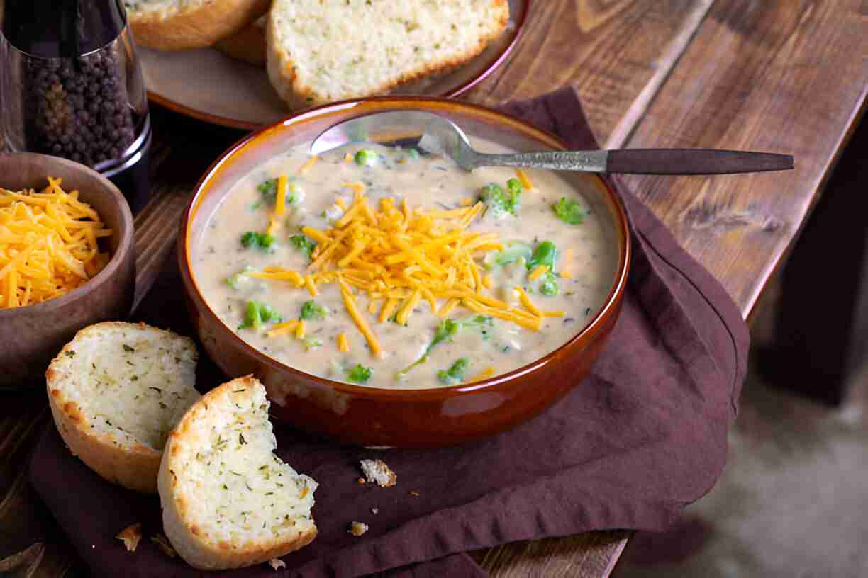 Crockpot Broccoli and Cheddar Soup