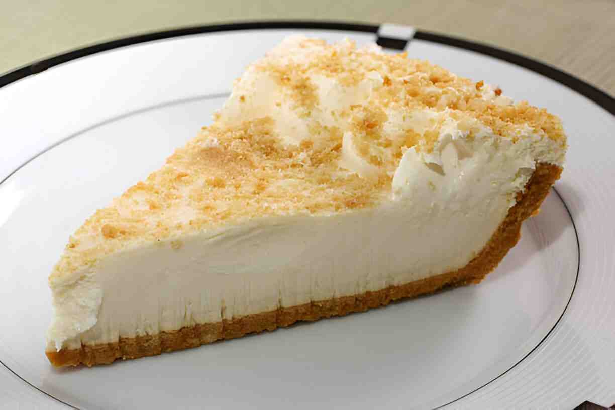 Fluffy Vanilla Cool Whip Pie