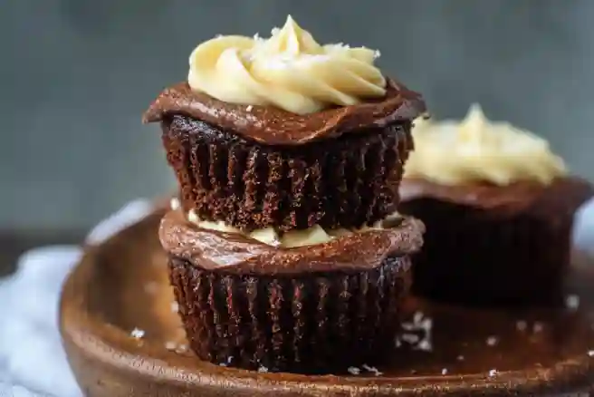 Cheesecake Chocolate Cupcakes