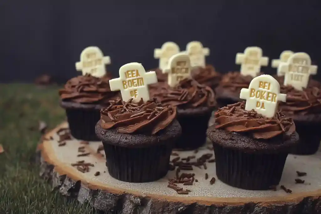Graveyard Cupcakes